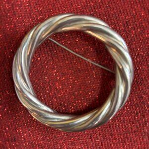 Vintage Sterling Silver cable round pin
